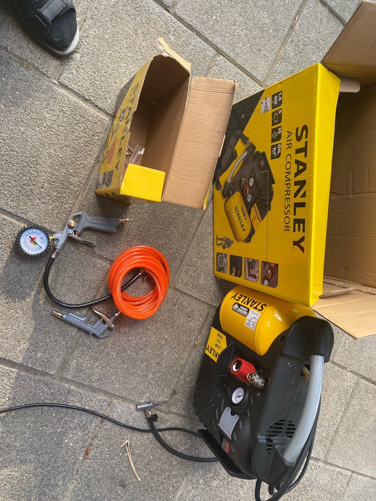 Nieuwe Stanley compressor met toebehoren, nog in doos, Ophalen, 10 bar of meer, Nieuw, Minder dan 200 liter/min