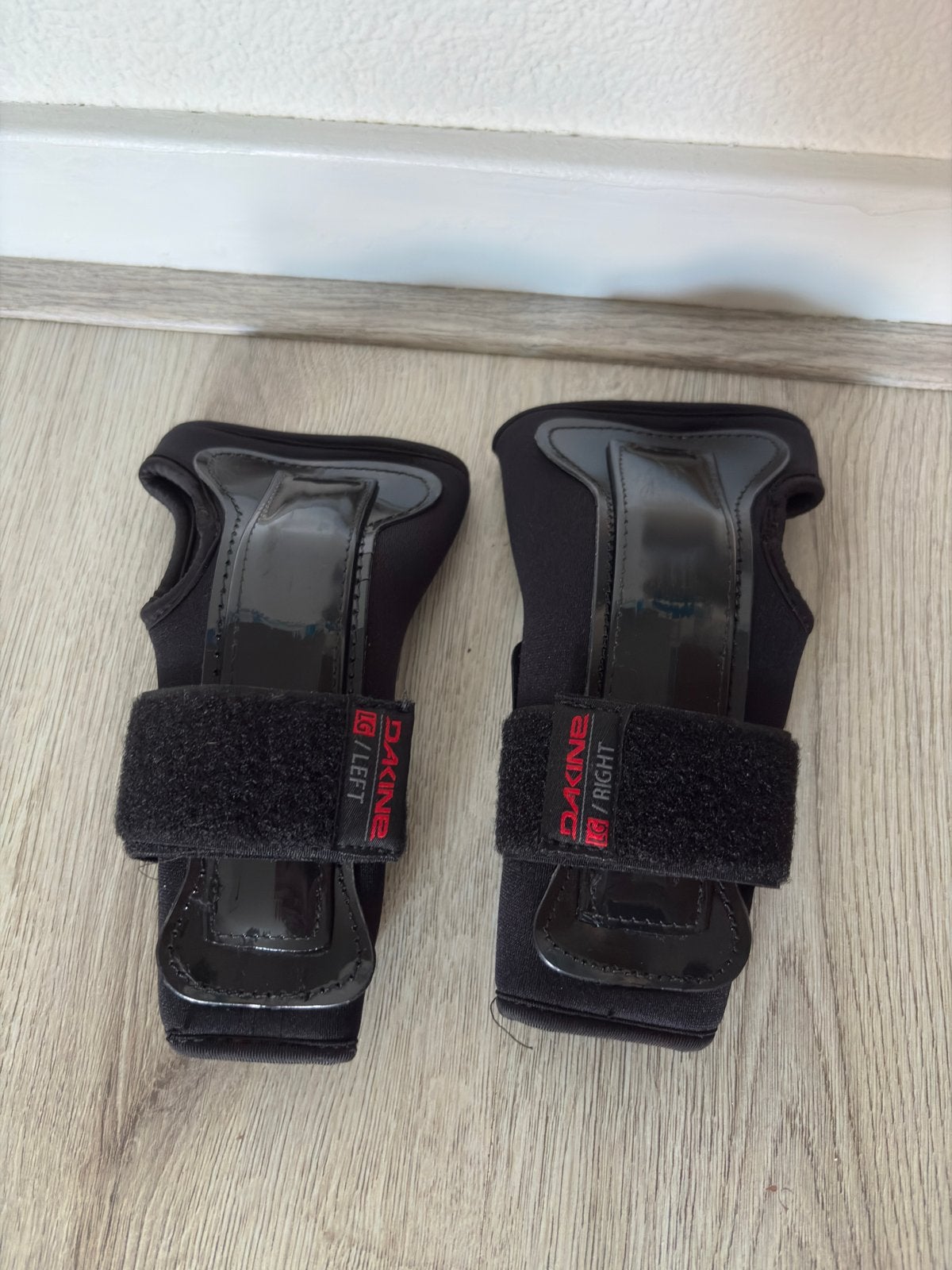 Dakine Polsbeschermers Snowboard - Maat L/9, Sport en Fitness, Snowboarden, Ophalen, Gebruikt, Helm of Bescherming