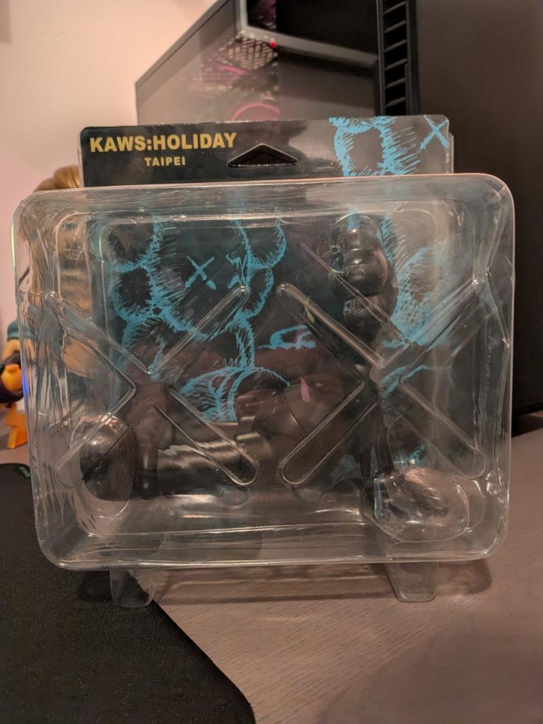 Kaws Holiday Taipei Black, Antiek en Kunst, Kunst | Designobjecten, Ophalen of Verzenden