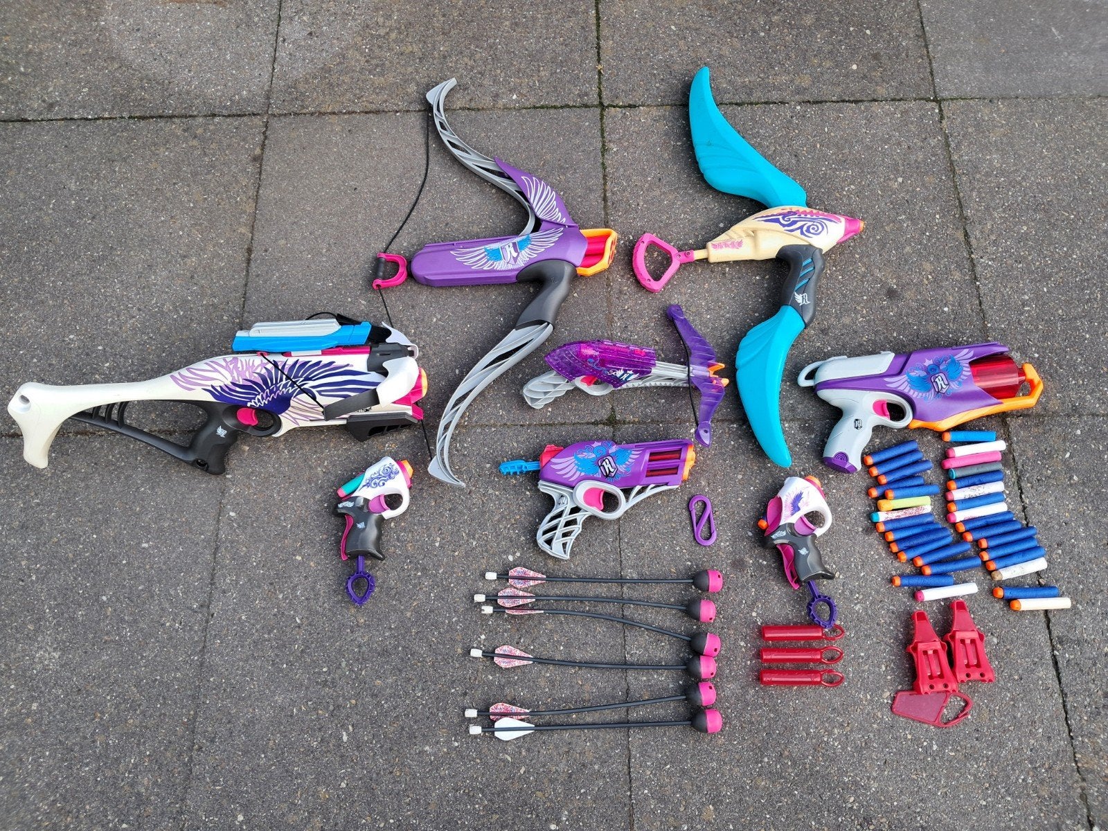 Grote Nerf Rebelle set met bogen en pistolen, Ophalen, Gebruikt
