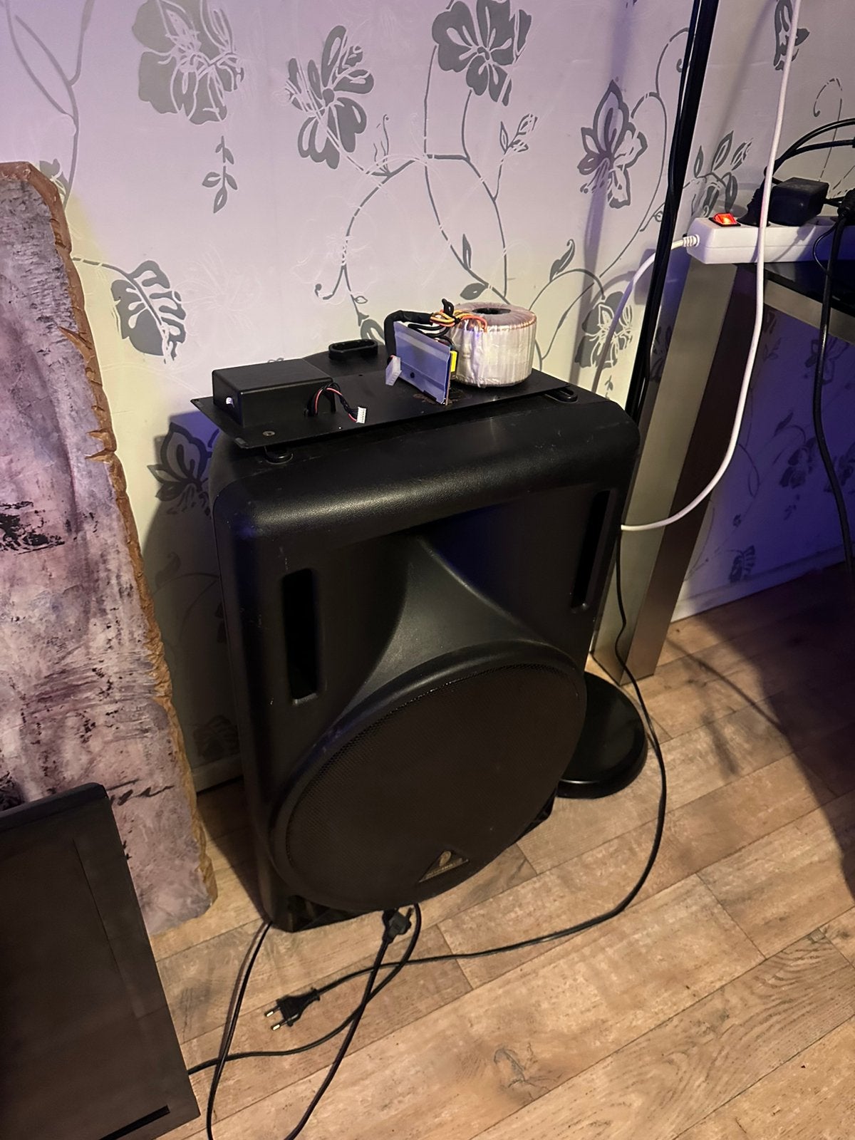 Gezocht: Handige reparateur voor Behringer B215A speaker, Ophalen, Gebruikt, Overige merken