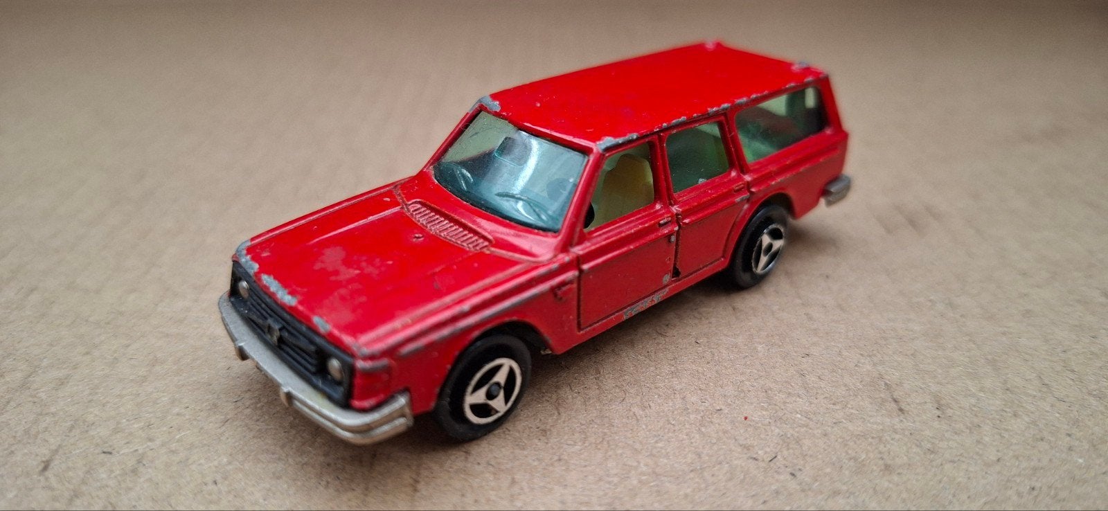 Majorette Volvo 245 DL Stationwagen Rood - Gebruikt, Ophalen of Verzenden, Gebruikt