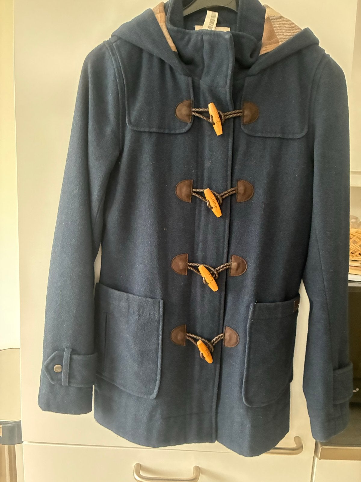 Donkerblauwe Only duffelcoat met houten knopen - Maat S, Kleding | Dames, Ophalen of Verzenden, Gedragen, Maat 36 (S), Blauw