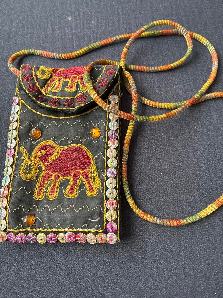 Antresiet tasje met olifant borduursel en kraaltjes, Sieraden, Tassen en Uiterlijk, Tassen | Damestassen, Ophalen of Verzenden