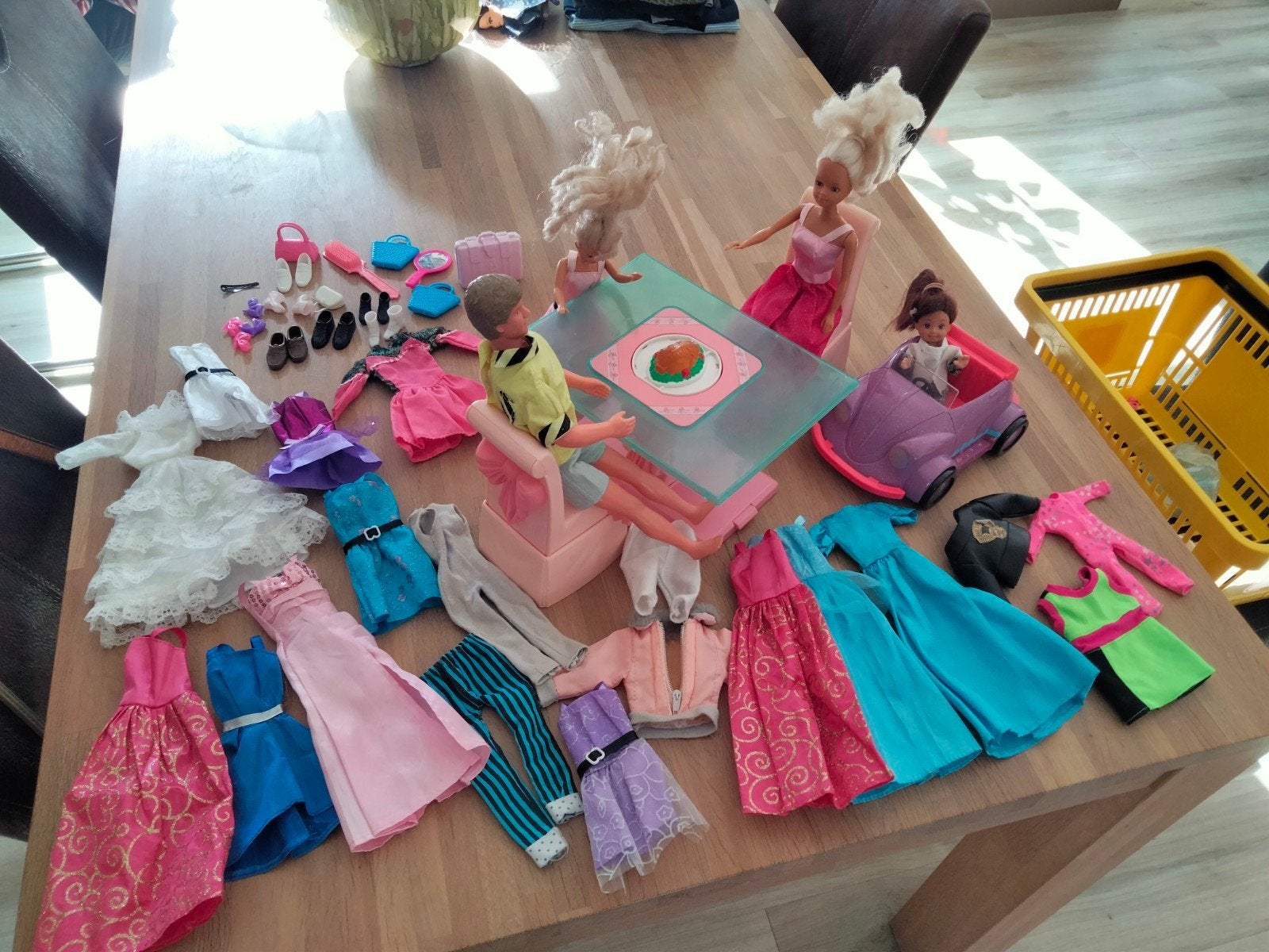 Barbie set uit de jaren 90 met poppen, kleding en accessoir, Kinderen en Baby's, Ophalen, Gebruikt, Barbie