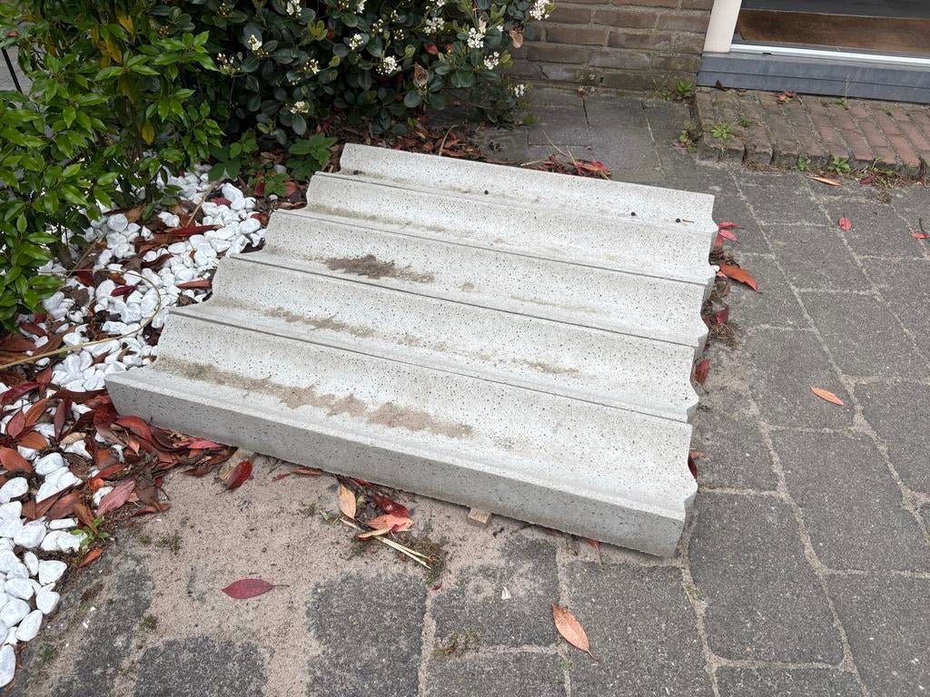 Betonnen gootelementen (5 stuks), Doe-het-zelf en Verbouw, Buizen en Afvoer, Ophalen, Nieuw, 4 tot 6 meter, 80 mm of meer