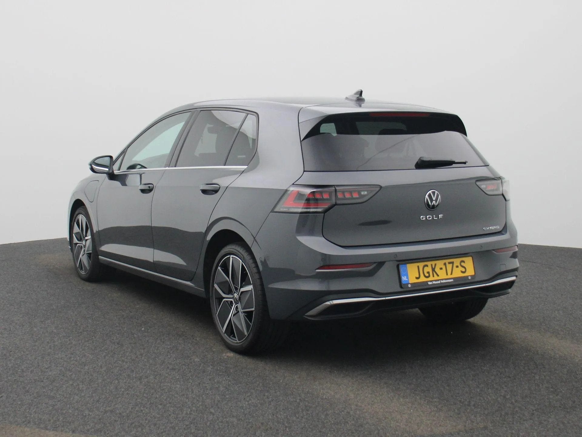 Volkswagen Golf 1.5 eHybrid Style Edition 204 PK| (bj 2025), Bedrijf, 1700 kg, Zilver of Grijs, 1542 kg