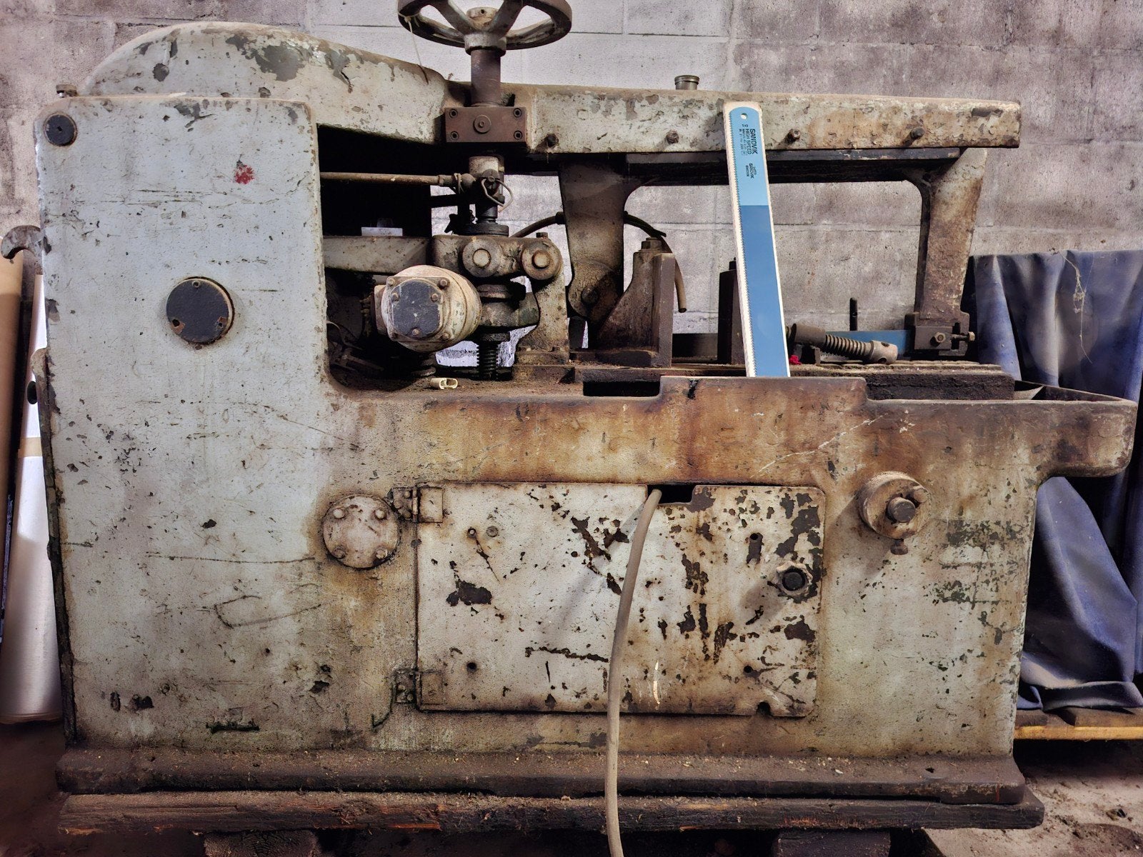 ijzerafkortzaagmachine, Ophalen, Gebruikt, 70 mm of meer, Lintzaag