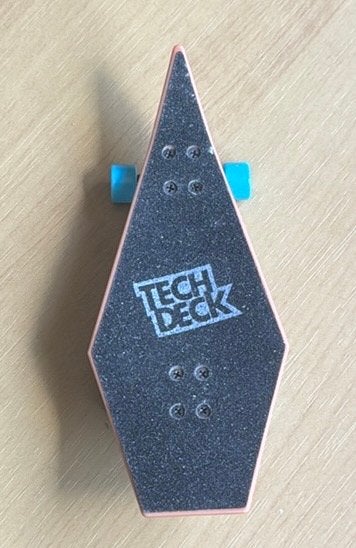 Speciale Tech Deck vinger skateboard - Volcom design, Ophalen of Verzenden, Zo goed als nieuw, Jongen of Meisje
