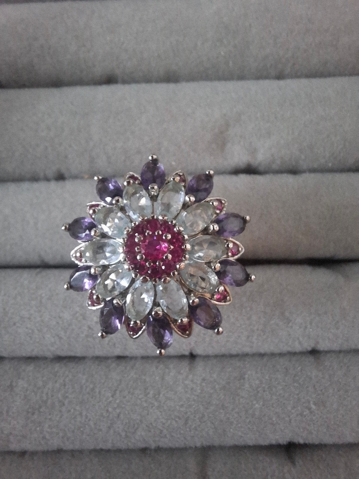 Zilveren bloemring met aquamarijn, amethist en robijn, Sieraden, Tassen en Uiterlijk, Ringen, Nieuw, Ophalen of Verzenden, Dame