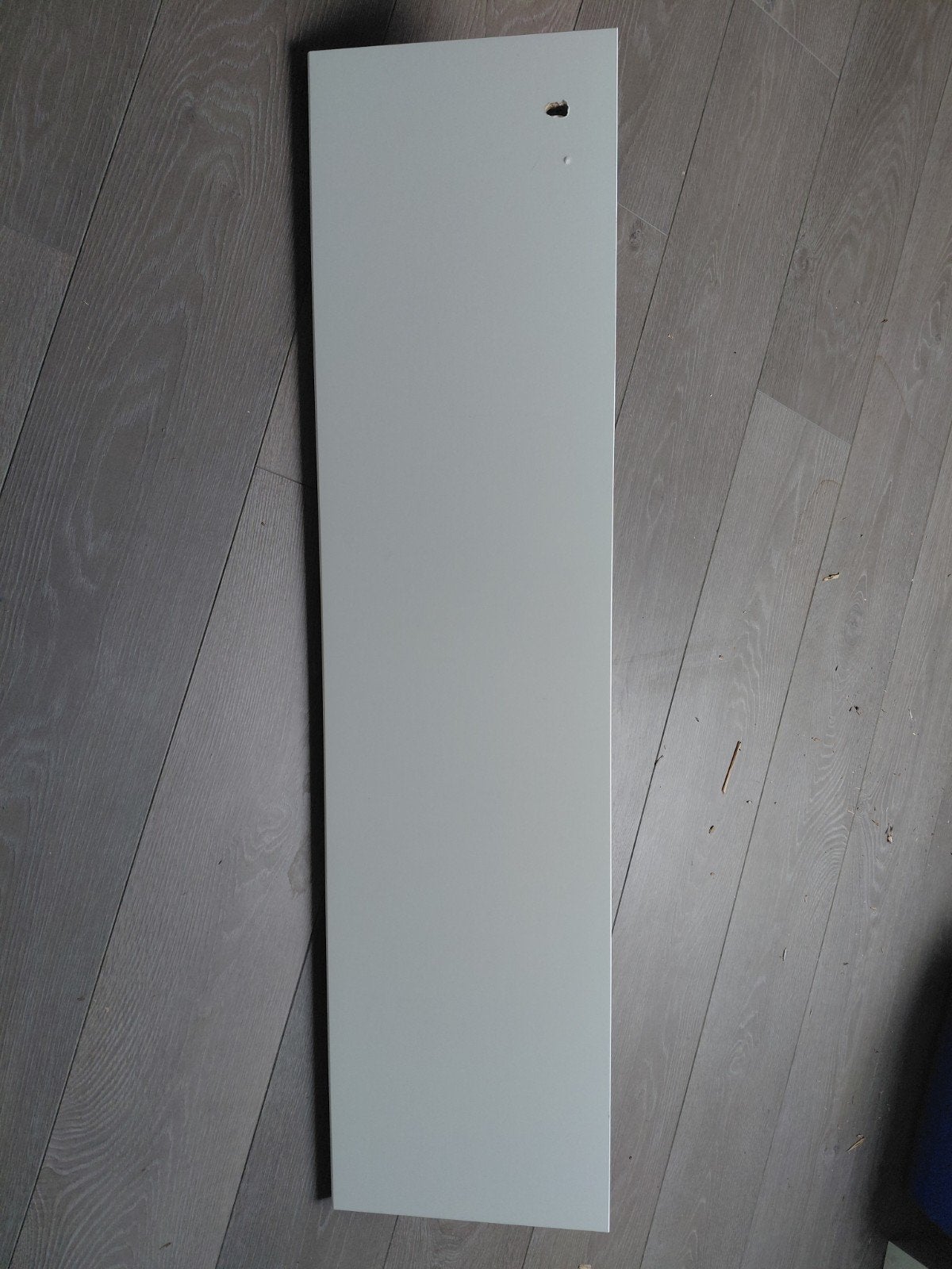 IKEA BERGSHULT plank met kabeldoorvoer, gebruikt, Huis en Inrichting, Woonaccessoires | Wandplanken en Boekenplanken, Ophalen