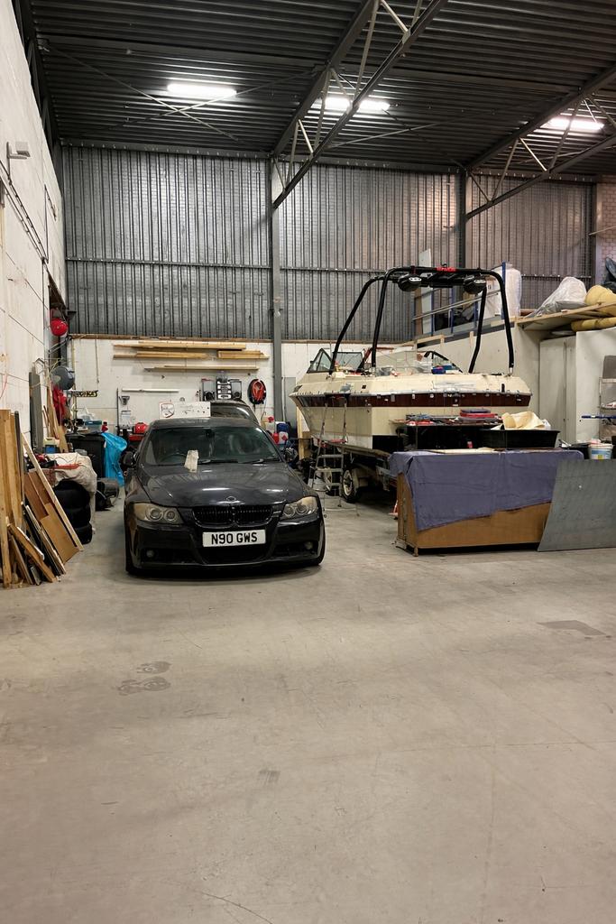 Gedeeldede Garage te Huur – Beschikbaar Eind Maart, Huizen en Kamers, Garages en Parkeerplaatsen, Utrecht