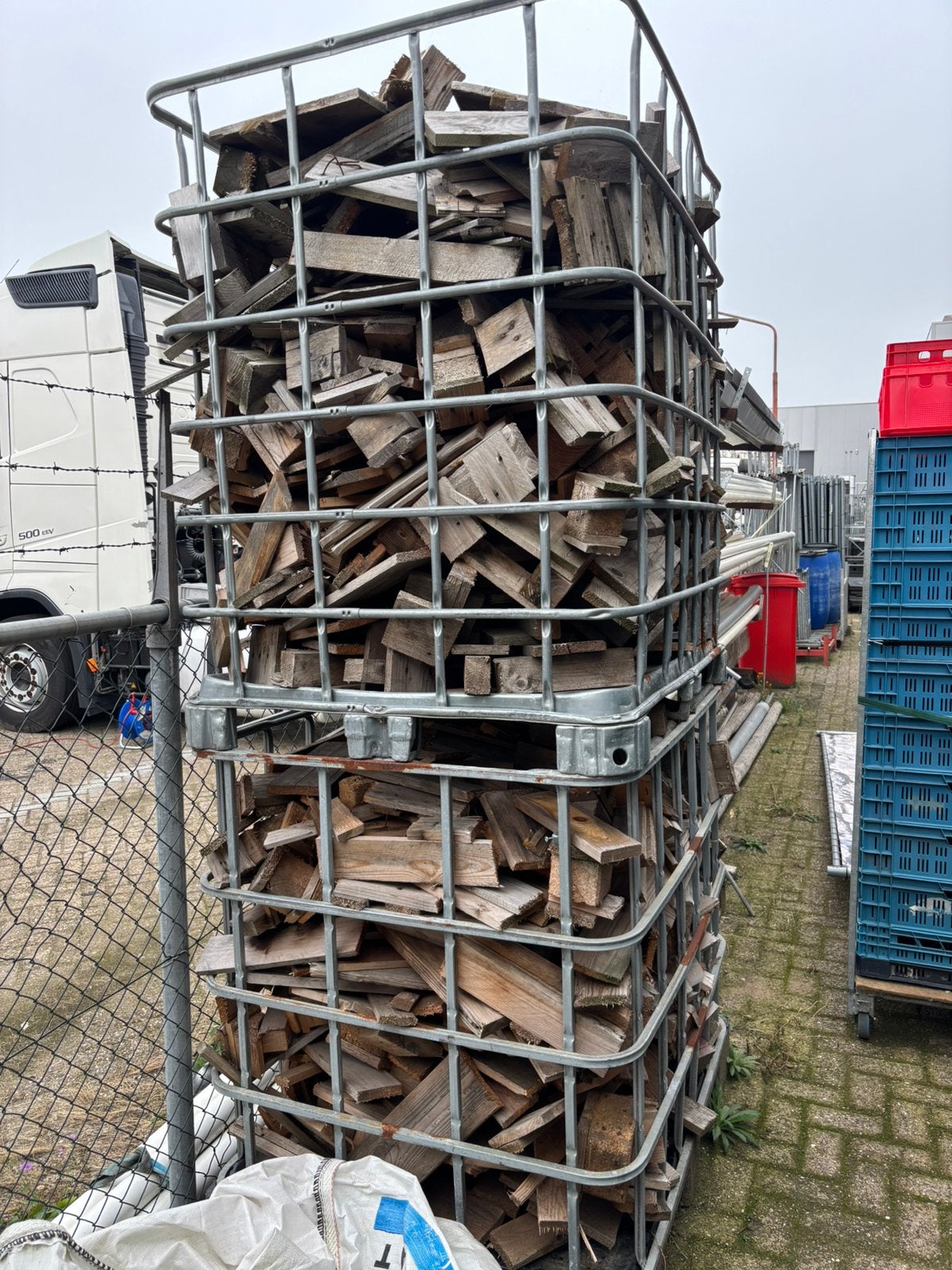 4x ijzer krat inclusief opgezaagd pallet hout en degelijken, Minder dan 3 m³, Ophalen