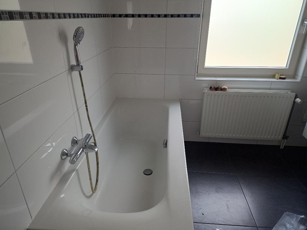 ligbad kunststof, afvoer midden, Ophalen, Zo goed als nieuw, Bad