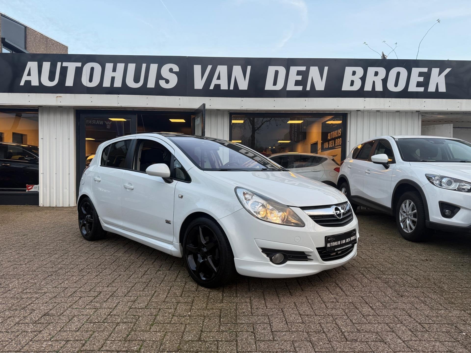 Opel Corsa 1.4-16V OPC-Line|5Deurs|Pano|Cruise|Clima|Stuur+S, Voorwielaandrijving, Dealer onderhouden, Zwart, 4 cilinders