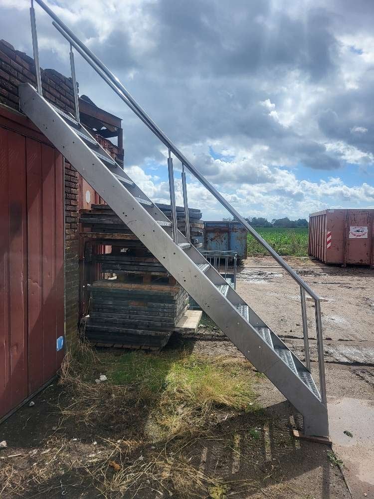 2 stalen trappen, Gebruikt, Trap, Niet ingevuld, Niet ingevuld