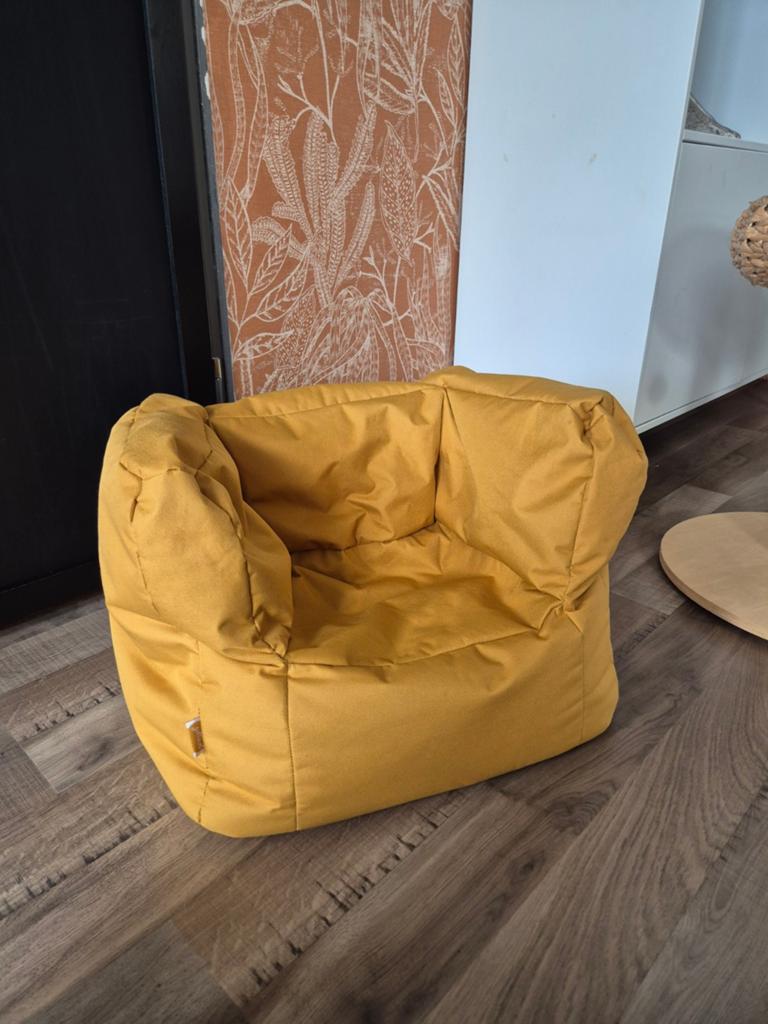 Bijna nieuwe  kinder stoel zitzak, Huis en Inrichting, Zitzakken, Ophalen of Verzenden, Nieuw, Geel, Zitzakstoel