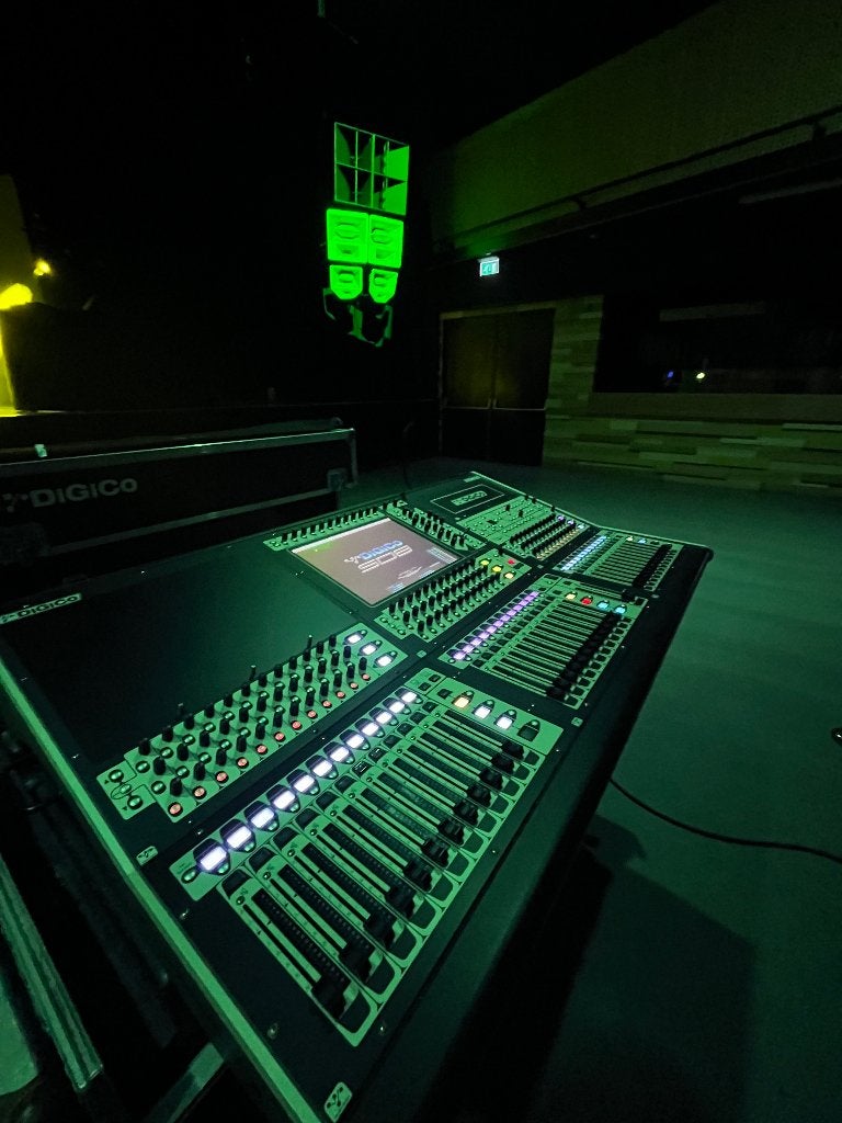 DiGiCo SD8 Core 2 - Waves + D2 Rack (48in - 16out), Ophalen, Gebruikt, Audio