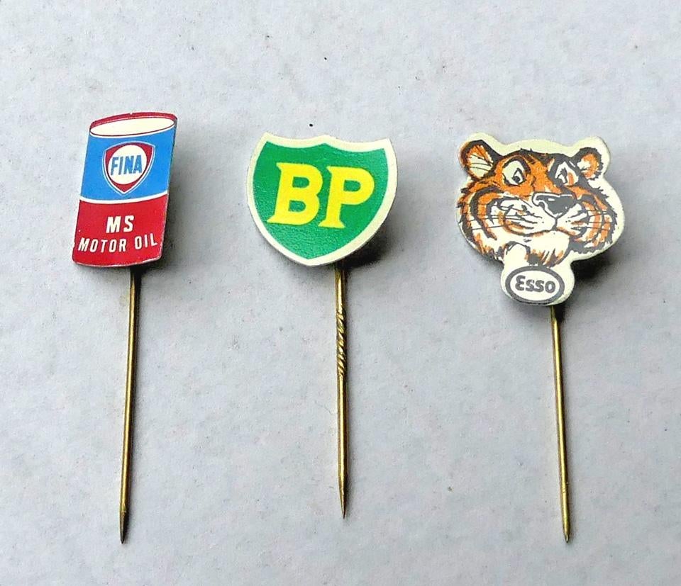 Olie speldjes oud speldje 3x BP Fina Esso oliebedrijven, Verzamelen, Ophalen of Verzenden, Gebruikt, Merk, Speldje of Pin