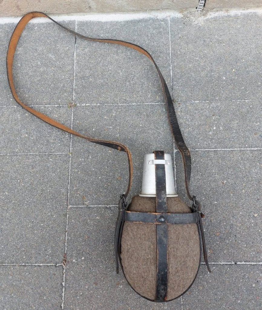 DRK (Deutsches Rotenkreuz)/ Gebirgsjäger Labeflasche Sanität, Verzamelen, Ophalen of Verzenden, Landmacht, Duitsland, Overige typen