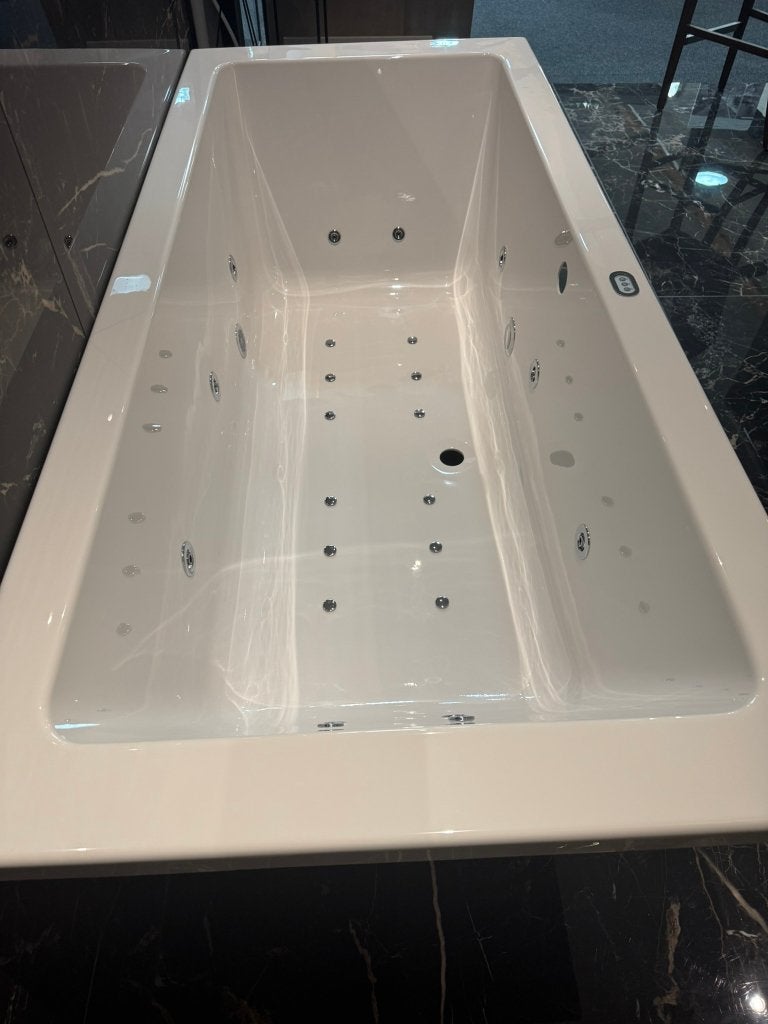 Bubbelbad 190 x 90 met luxe systeem van €3399 nu €2350 NEW, Xenz, Ophalen of Verzenden, Info@douchezaak.nl, Eedenparkweg 3