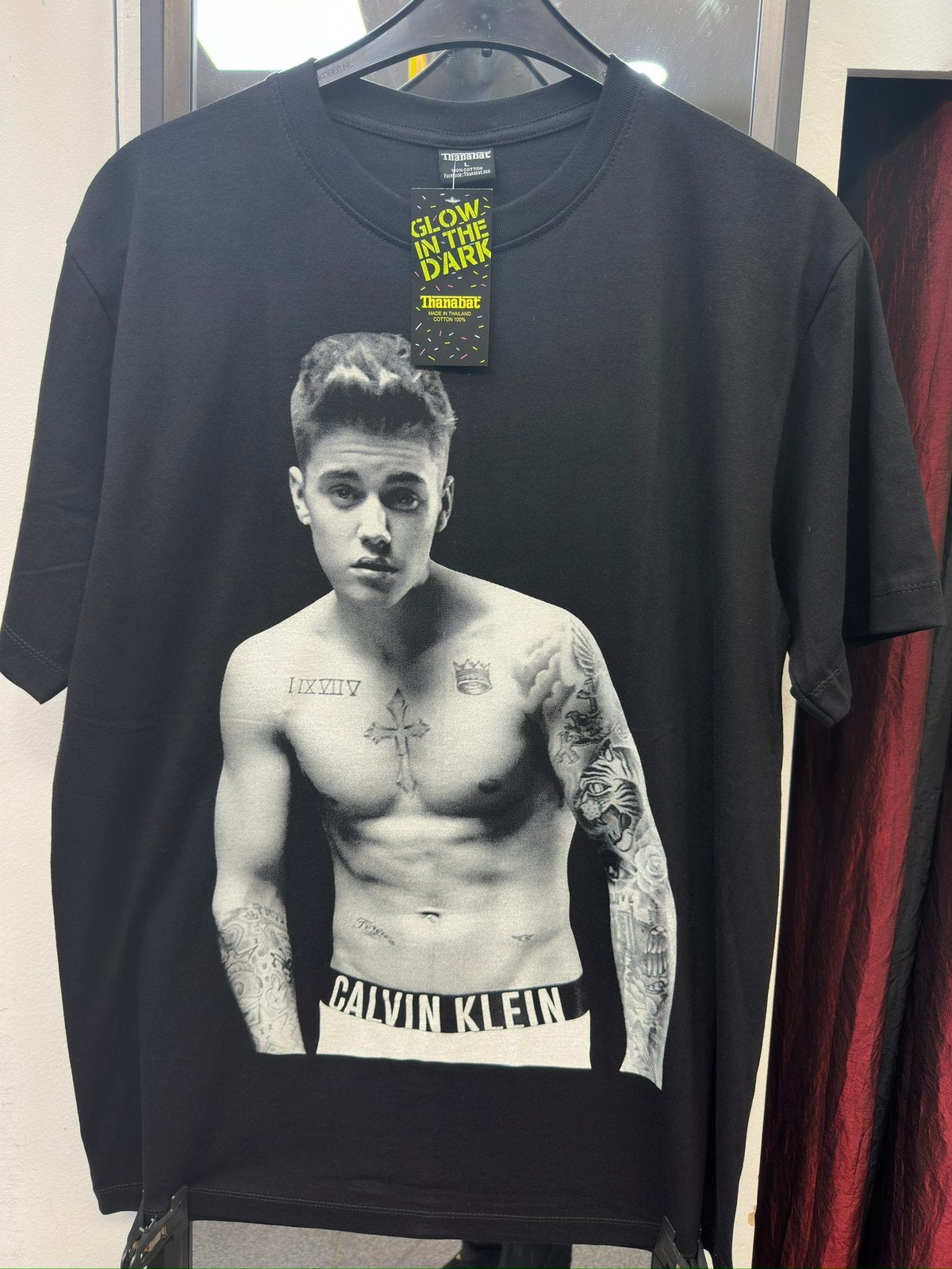 Justin bieber t-shirt maat L glow in the dark, Ophalen of Verzenden, Nieuw, Maat 52/54 (L), Zwart