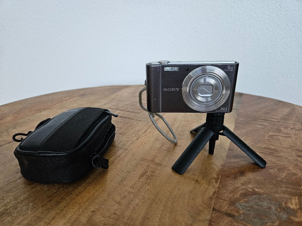 Sony steadyshot DSC-W810 camera 20.1( zonder oplader ), Audio, Tv en Foto, Fotocamera's Digitaal, Ophalen of Verzenden, Zo goed als nieuw