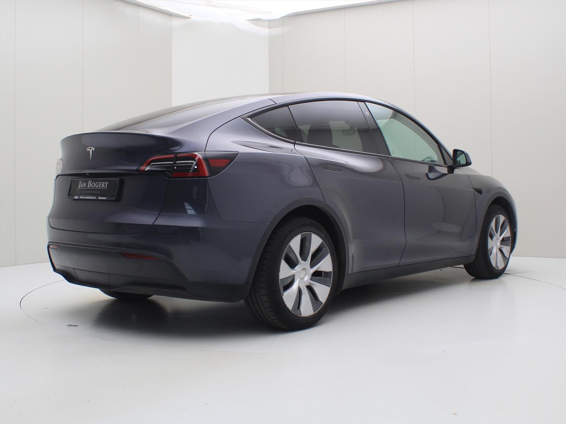 Tesla Model Y Standard RWD Plus 351pk AMD RYZEN [ LFP ACCU+A, Auto's, Automaat, Gebruikt, Zwart, 347 pk