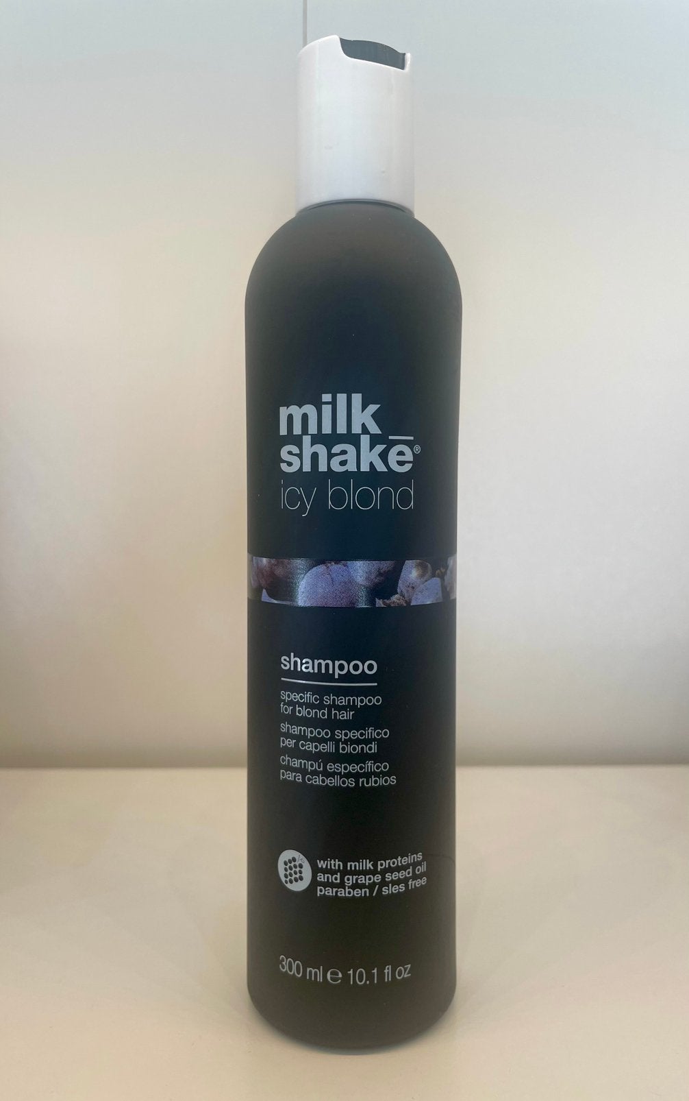 Milkshake icy blond shampoo, Sieraden, Tassen en Uiterlijk, Uiterlijk | Haarverzorging, Ophalen of Verzenden, Zo goed als nieuw