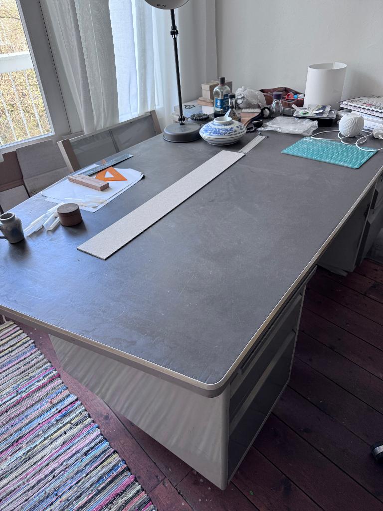 Vintage bureau 'Gispen', Huis en Inrichting, Bureaus, Gebruikt, Overige typen, Industrieel, Metaal, Grijs, Met lades, Ophalen