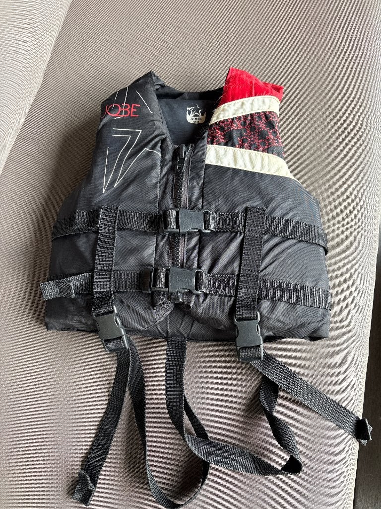 Jobe Waterski Wakeboard Vest Kind 30-40 kg, Watersport en Boten, Waterski's, Ophalen of Verzenden, Gebruikt, Overige typen, Met zwemvest(en)