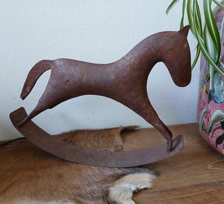 Hobbelpaard roest bruin - hobbel paard decoratie roestbruin, Huis en Inrichting, Ophalen of Verzenden, Zo goed als nieuw, Bruin