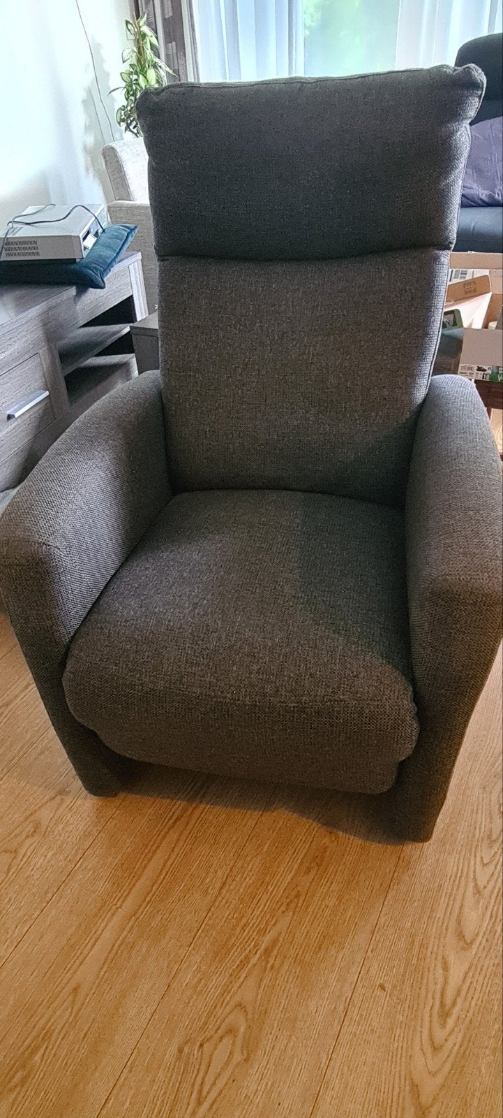 Comfortabele relaxfauteuil met handbediening, Ophalen, Gebruikt, Modern, Comfort, 75 tot 100 cm