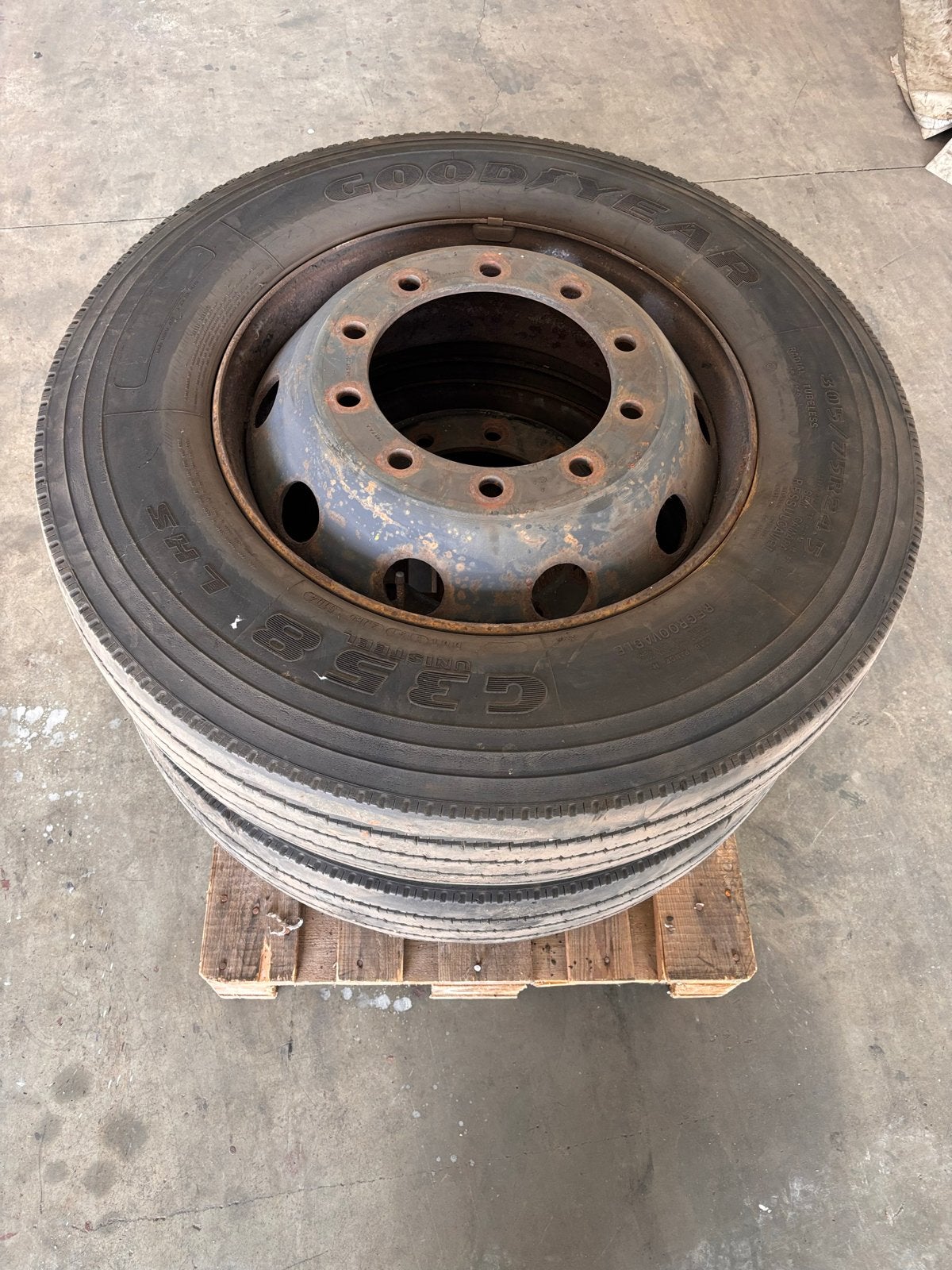 Goodyear G358 LHS Vrachtwagenbanden met Velgen, Ophalen, Gebruikt, Vrachtwagen, Banden en Velgen