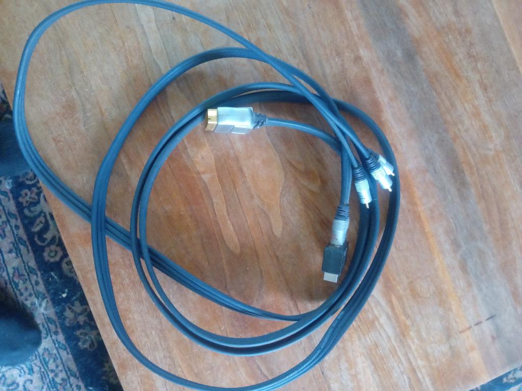 Hoogwaardige SCART-audiovideokabel met vergulde connectoren., Ophalen, Zo goed als nieuw, Minder dan 2 meter, Scartkabel
