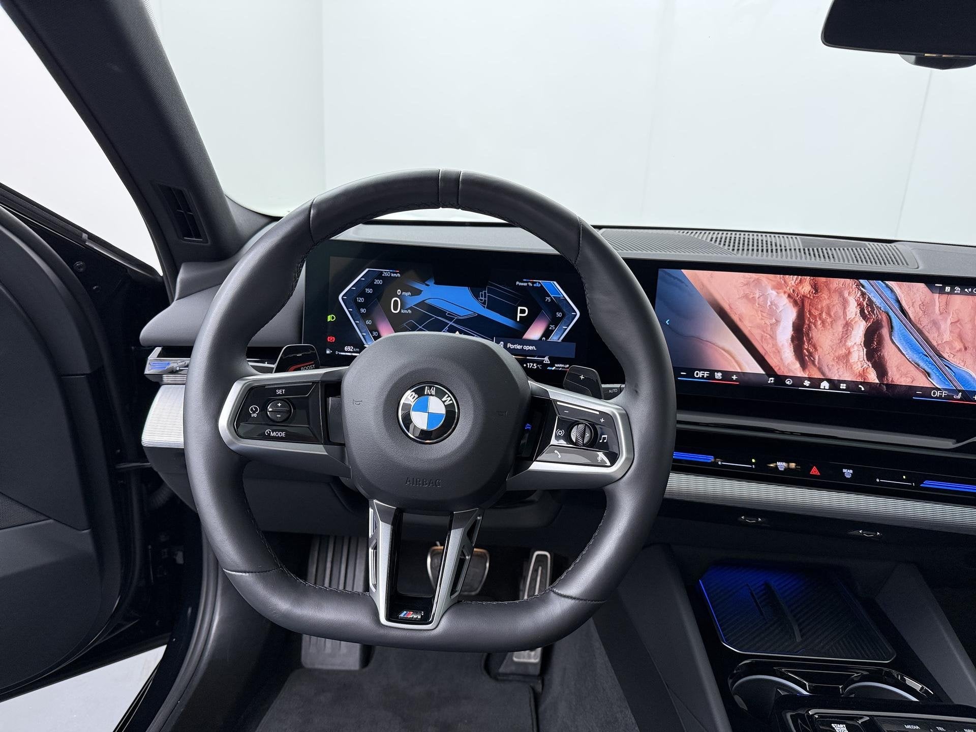 BMW 5-serie Touring 520i | M Sport Pro | Glazen Panoramadak, Auto's, BMW, Automaat, 1998 cc, Achterwielaandrijving, Gebruikt