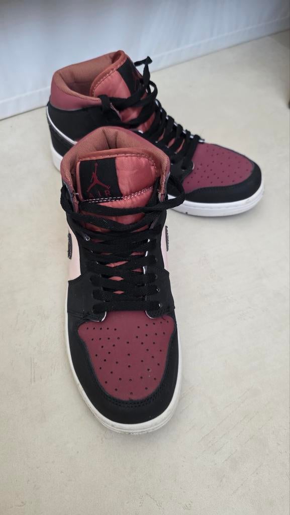 Nike Air Jordan 1 Mid zwart / bordeaux – maat 40, Ophalen of Verzenden, Zo goed als nieuw, Zwart, Sneakers of Gympen