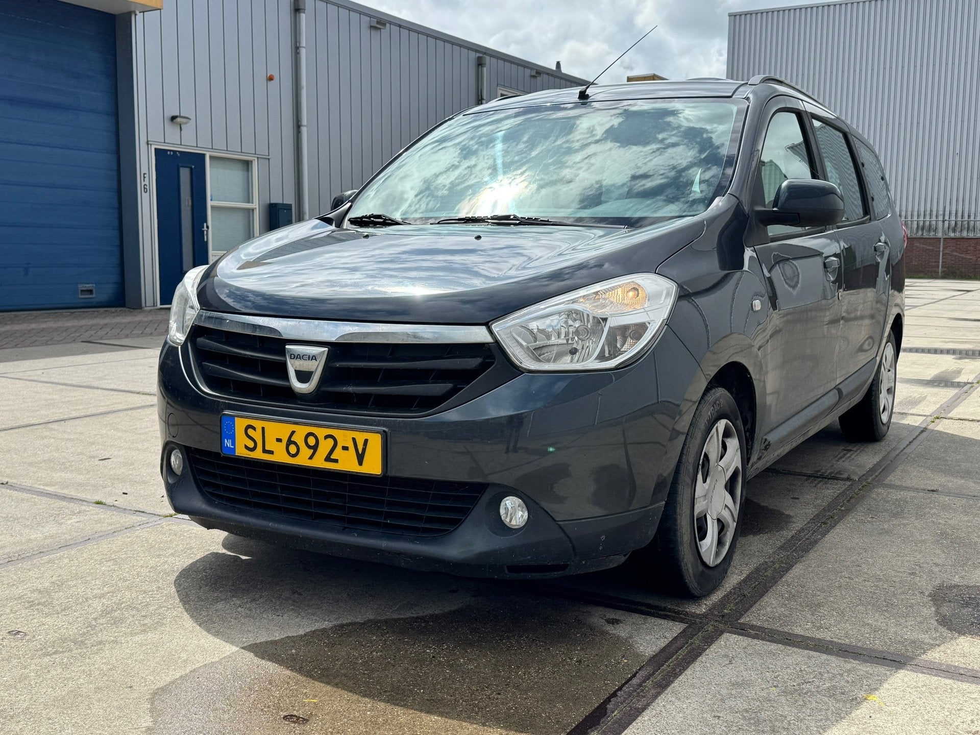 Dacia Lodgy 1.2 TCe Prestige 7p. LOOPT OP 3 CILINDERS, Auto's, Voorwielaandrijving, Euro 5, 4 cilinders, 17 km/l