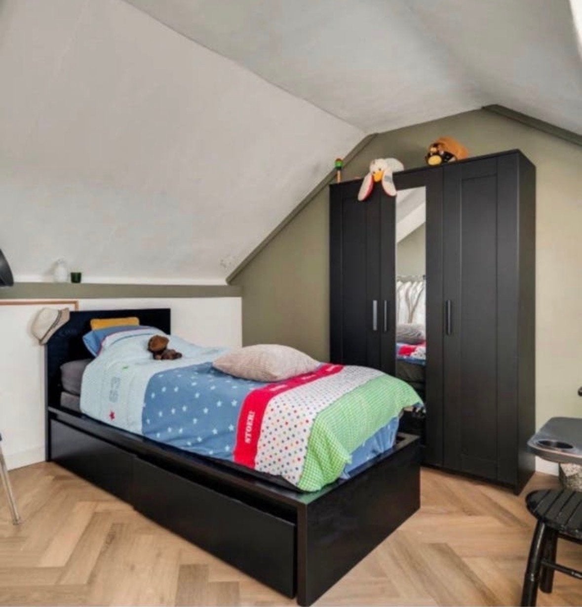 Zwarte kledingkast met spiegeldeur, Huis en Inrichting, Gebruikt, 200 cm of meer, Overige houtsoorten, 50 tot 100 cm