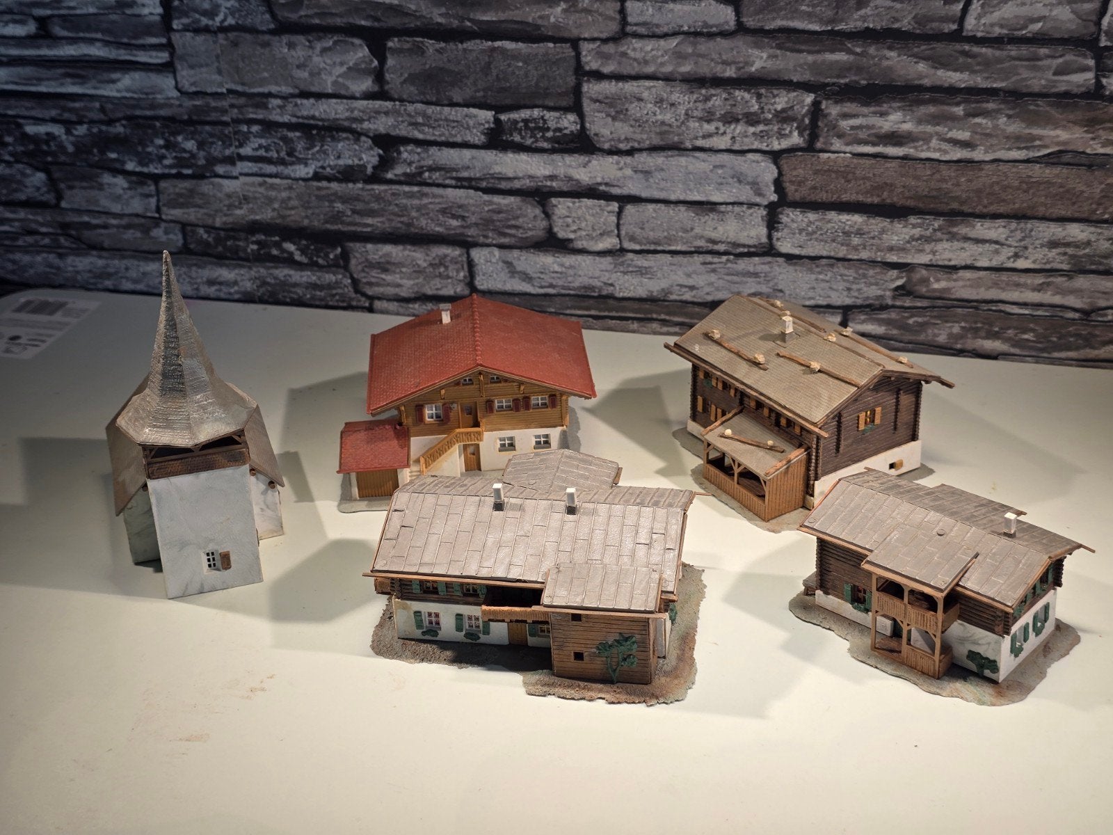 Berghuizen alpenwoningen N spoor trein 1:160, Hobby en Vrije tijd, Modeltreinen | N-Spoor, Overige merken, Gebruikt, Gelijkstroom of Wisselstroom
