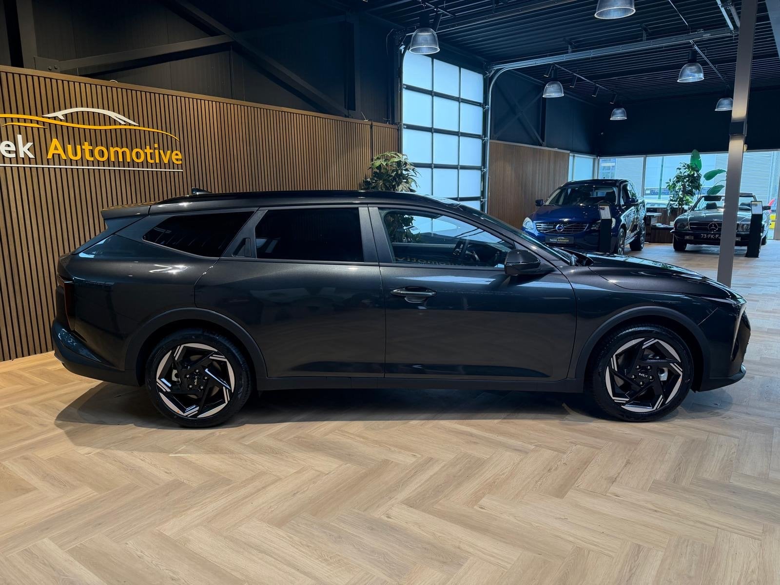 Kia K4 Sportswagon 1.6 T-GDi GT-Line Launch Edition, Auto's, Zwart, 4 cilinders, Verwarmde buitenspiegels, 179 pk