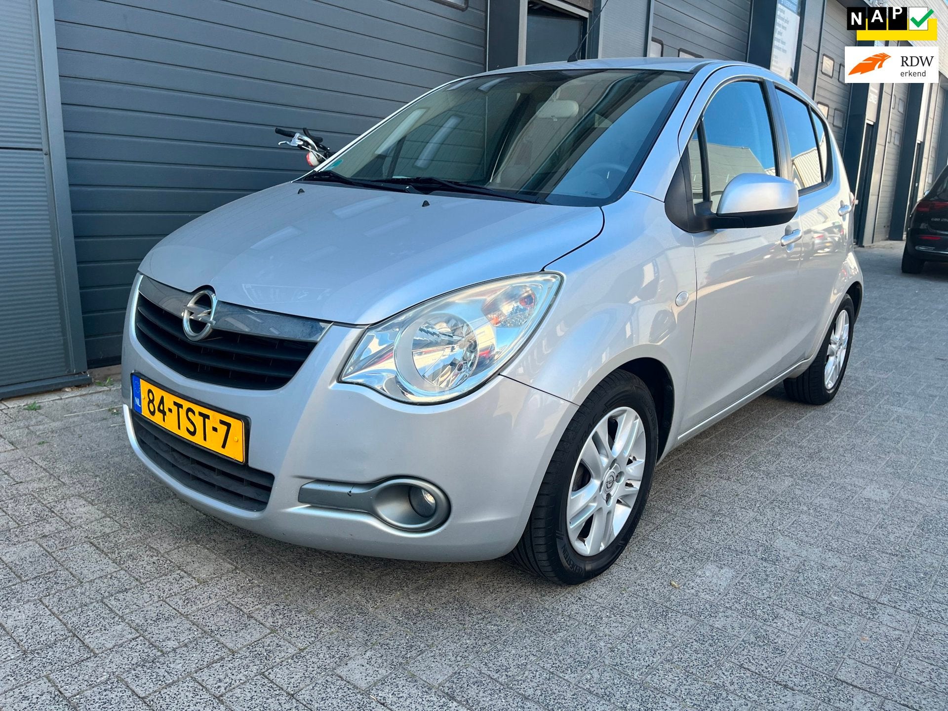 Opel Agila 1.0 Edition, Auto's, Euro 5, Stof, Gebruikt, 31 €/maand