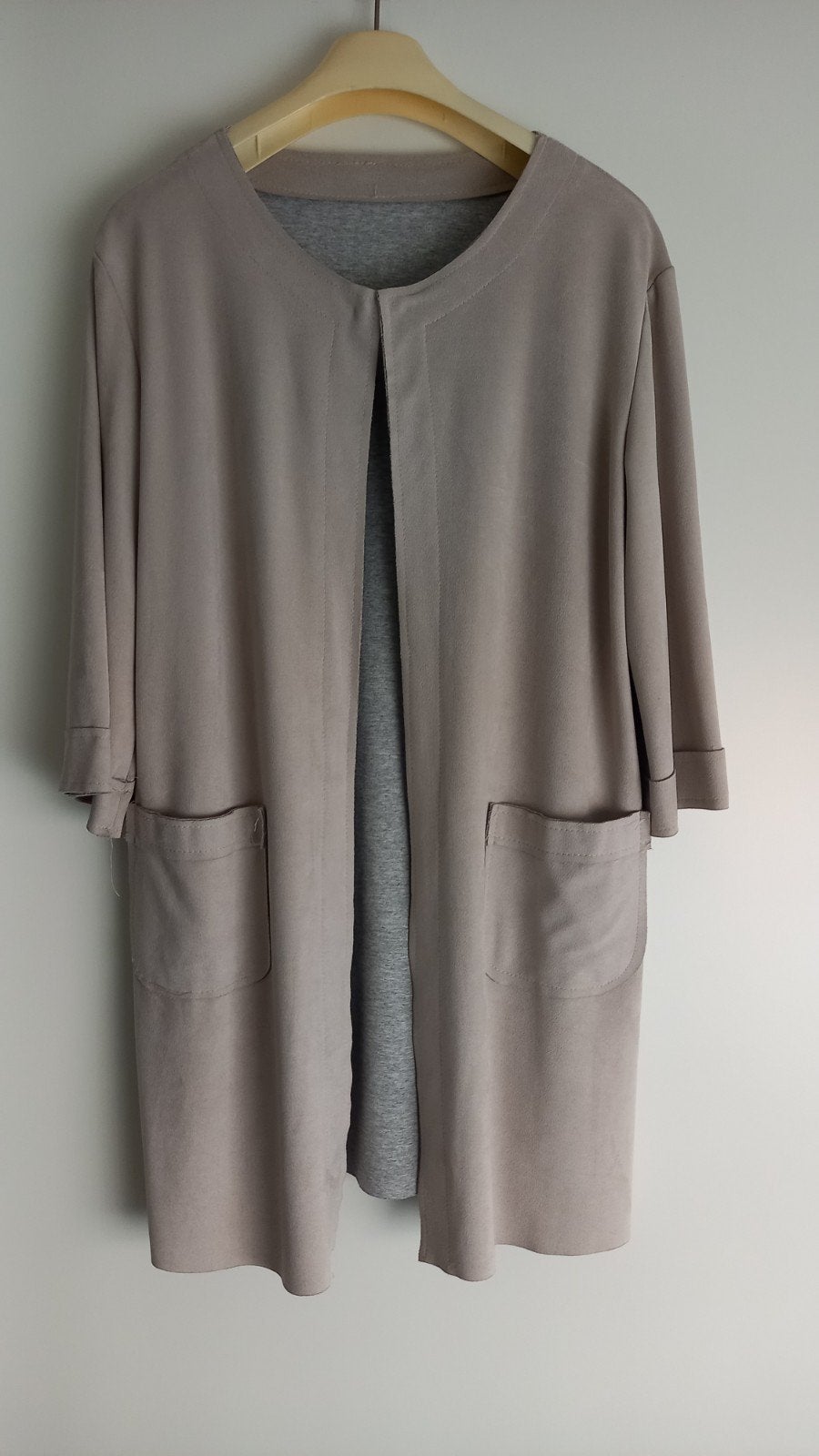 IMITATIE SUEDE LANG VEST/ JAS MAAT L., ONBEKEND, Beige, Maat 42/44 (L), Ophalen of Verzenden