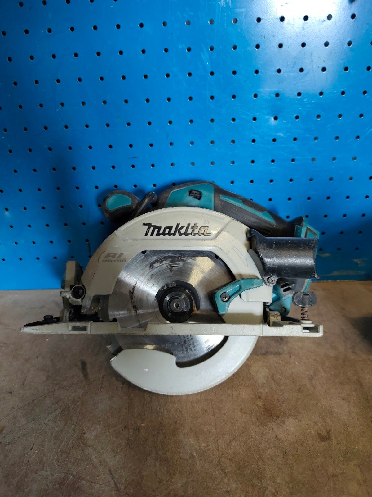 Makita 18v accu cirkelzaag - DHS680, Ophalen of Verzenden, 1200 watt of meer, Cirkelzaag, 30 tot 70 mm