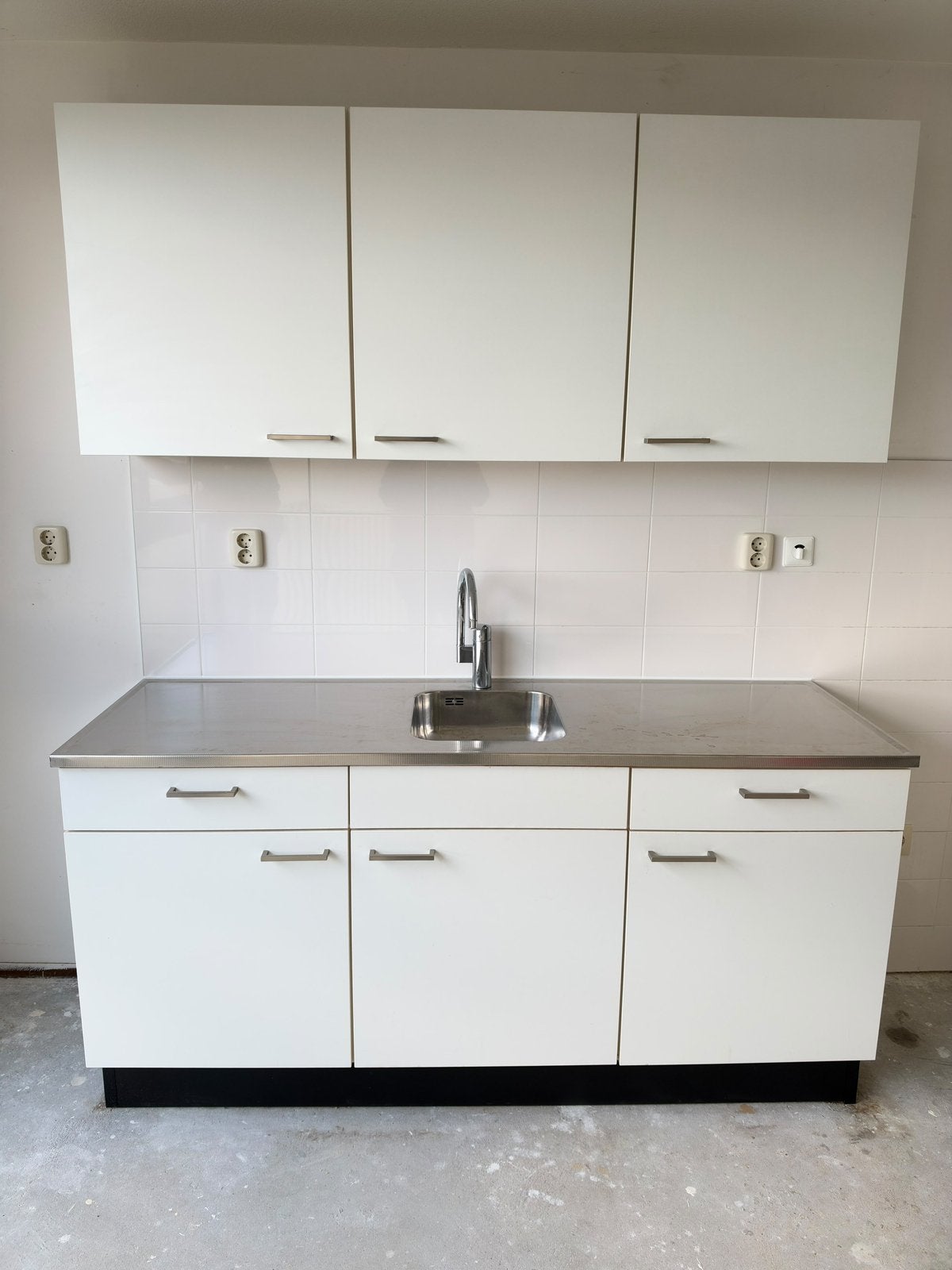Keuken merk bribus, Ophalen, Nieuw, Wit, Enkelwandige keuken