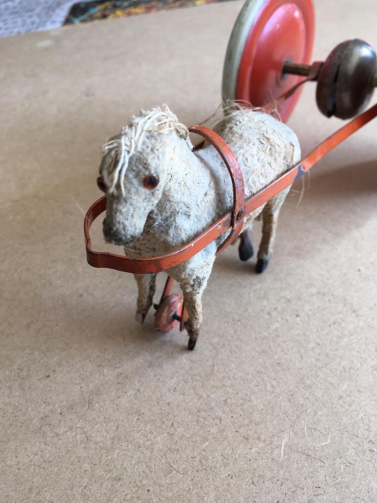 Antiek speelgoed paardje met belletje/wieltje., Ophalen of Verzenden