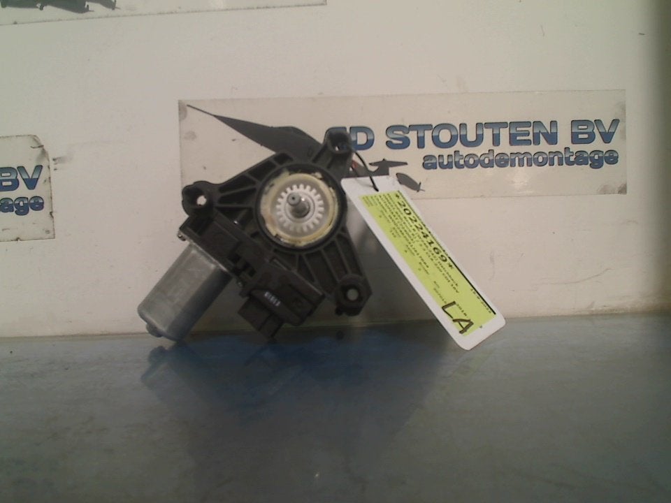 Motor Raammechaniek Links Achter B (W246/W242) 2018, Gebruikt, Mercedes-Benz AG, Mercedes-Benz, Mercedesstraße 120, Stuttgart 70372, , Duitsland