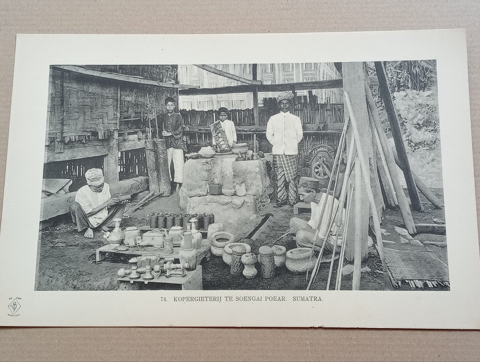 Fotogravure Kopergieterij Sumatra Nederlands Indië Indonesië, Verzamelen, Foto's en Prenten, Ophalen of Verzenden, Voor 1940, Gebruikt