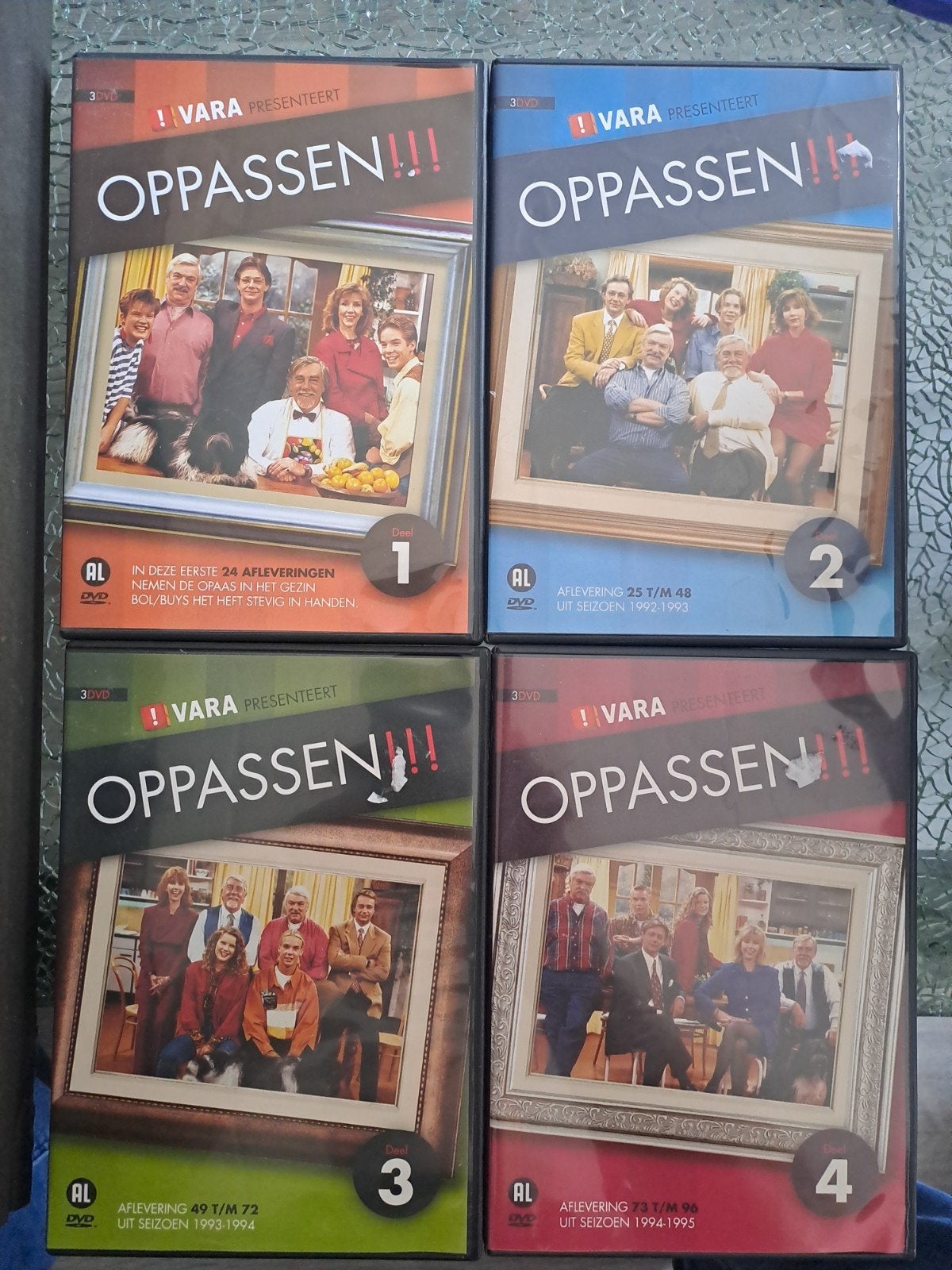 Oppassen - seizoen 1,2,3 en 4 (dvd), Vanaf 12 jaar, Ophalen of Verzenden, Zo goed als nieuw