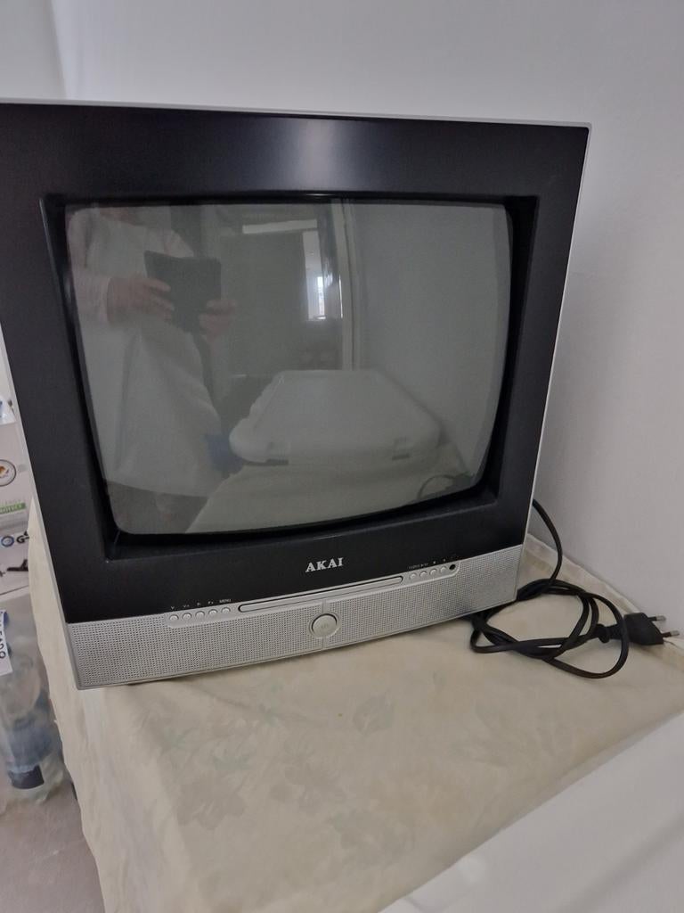 AKAI kleurentelevisie + DVD speler met handleiding, Ophalen, Zo goed als nieuw, 50 Hz, Overige merken
